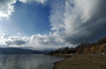 Νεφώσεις και σποραδικές βροχές αναμένονται αύριο, με τη θερμοκρασία ξανά σε σχετικά υψηλά για την εποχή επίπεδα	