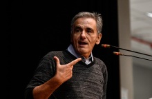 Ο Αρίστος Δοξιάδης αναφέρθηκε στη συνέντευξη του πρώην υπουργού στον κυριακάτικο Τύπο και σχολίασε τις απόψεις του Ευκλείδη Τσακαλώτου για την Αριστερά και την οικονομία. 