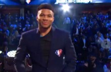 Η στιγμή παρουσίαση του Αντετοκούνμπο στους 75 κορυφαίους όλων των εποχών στο NBA