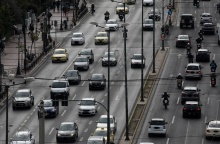 Αυτοκίνητα σε δρόμο της Αθήνας - Κίνηση