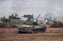 Ρωσικά άρματα μάχης σε στρατιωτική άσκηση κόντα στα σύνορα με την Ουκρανία