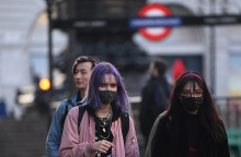 Κορωνοϊός: Τέλος η υποχρεωτική καραντίνα στην Βρετανία για όσους νοσούν 