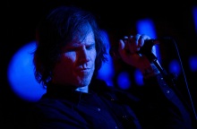 O Mark Lanegan κατά τη διάρκεια συναυλίας