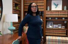 Μπάιντεν: Επιλέγει την πρώτη μαύρη γυναίκα ως υποψήφια για το Ανώτατο Δικαστήριο