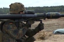 Αλλαγή στάσης για τη Γερμανία: Θα προμηθεύσει την Ουκρανία με όπλα μέσω τρίτης χώρας