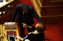 Κυριάκος Μητσοτάκης και Μαριέττα Γιαννάκου στη Βουλή