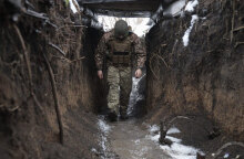 Ουκρανός στρατιώτης στα χαρακώματα στο Ντόνετσκ στην Ανατολική Ουκρανία