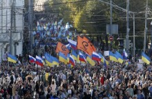 Ρώσοι πολίτες σε αντιπολεμική διαδήλωση στη Ρωσία