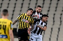 Στιγμιότυπο από την αναμέτρηση ΑΕΚ και ΠΑΟΚ για το Κύπελλο Ελλάδος