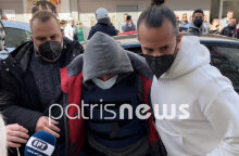 Ανδραβίδα - φονικό: Ο 60χρονος καθ' ομολογία δολοφόνος κατά την άφιξή του στο δικαστήριο