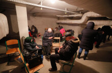 Κάτοικοι σε υπόγειο καταφύγιο στο Κίεβο