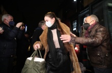 Ουκρανοί πρόσφυγες φτάνουν στην Αθήνα μετά την εισβολή της Ρωσίας στην Ουκρανία