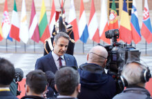 O πρωθυπουργός Κυριάκος Μητσοτάκης στη Σύνοδο Κορυφής της ΕΕ στις Βερσαλλίες προανήγγειλε νέα μέτρα στήριξης για τα νοικοκυριά