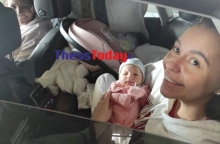 Εβγέν Σάκχοφ: Η σύζυγος του, Αλόνα, κρατά στην αγκαλιά της τη νεογέννητη Αμέλια, που γεννήθηκε σε καταφύγιο στην Ουκρανία