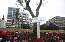 Το ταμπελάκι με το όνομα του Άλκη Καμπανού στο πάρκο αθλητικής φιλίας στη Θεσσαλονίκη