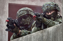 Στρατιώτες στην Ταϊβάν σε άσκηση, την ώρα που εντείνεται η ανησυχία για πιθανή επεκτατική κίνηση από την Κίνα με φόντο την ουκρανική κρίση