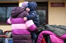Πρόσφυγες από την Ουκρανία φτάνουν στα σύνορα της Πολωνίας 