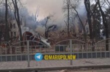 Εικόνα δείχνει το βομβαρδισμένο θέατρο στη Μαριούπολη