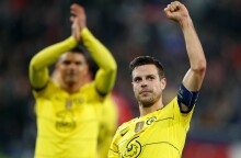 Οι παίκτες της Τσέλσι πανηγυρίζουν τη νίκη κόντρα στη Λιλ