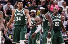 Ο Γιάννης Αντετοκούνμπο και οι συμπαίκτες του στους Μπακς