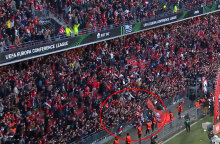 Στην κερκίδα που ήταν οι φίλαθλοι της Ρεν, το κάγκελο υποχώρησε