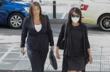 Η μητέρα του Αλέξη Γρηγορόπουλου Τζίνα Τσαλικιάν και η δικηγόρος Ζωή Κωνσταντοπούλου