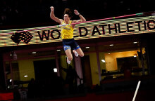 O Αρμάντ Ντουπλάντις στο Βελιγράδι περνά τα 6,20 μέτρα στο άλμα επί κοντώ, σημειώνοντας νέο παγκόσμιο ρεκόρ