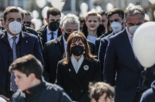 Η ΠτΔ Κατερίνα Σακελλαροπούλου στην πορεία Μνήμης για τους Εβραίους της Θεσσαλονίκης που εξοντώθηκαν στο Άουσβιτς