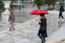 Καιρός: Παύει το έκτακτο δελτίο - Μένουν οι βροχές στην Αττική