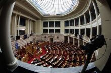 Βουλή: Ψηφίστηκε το πολυνομοσχέδιο για την εθνική σύνταξη των ομογενών, τους δασωμένους αγρούς και την ευθύνη του Τύπου
