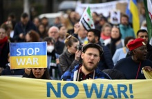 Ουκρανία: Συνεχίζονται οι μάχες - O Ζελένσκι καλεί να γίνουν διαδηλώσεις εναντίον της Ρωσίας «σε όλο τον κόσμο».