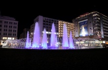 25η Μαρτίου 2022: Το σιντριβάνι φωτίστηκε με τα χρώματα της ελληνικής σημαίας για την Εθνική Επέτειο