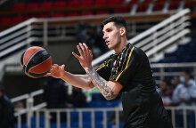 Ο Ντίνος Μήτογλου στο ΟΑΚΑ πριν από τον αγώνα της Αρμάνι Μιλάνο με τον Παναθηναϊκό