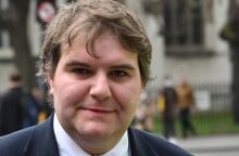 Βρετανός βουλευτές αποκάλυψε ότι είναι τρανς 