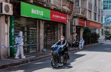 Τα κρούσματα αυξάνονται παρά τα αυστηρά μέτρα στη Σαγκάη