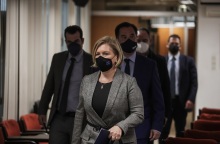 Συνέντευξη τύπου του υπουργού Ανάπτυξης και Επενδύσεων, Άδωνι Γεωργιάδη, Υγείας, Θάνου Πλεύρη, και της Αναπληρώτριας Υπουργού Υγείας, Μίνας Γκάγκα, με θέμα: «ΕΣΠΑ - Δημόσια Νοσοκομεία»