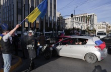 Κινητοποιήσεις Ουκρανών και Ρώσων «συναντήθηκαν» στο Σύνταγμα