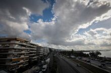 Καιρός: Νεφώσεις με τοπικές βροχές τη Δευτέρα