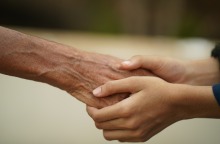 Παγκόσμιο πρόβλημα υγείας η μοναξιά των ηλικιωμένων