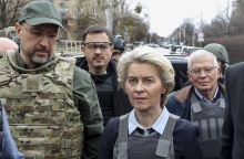 Η πρόεδρος της Ευρωπαϊκής Επιτροπής, Ούρσουλα φον ντερ Λάιεν, στη Μπούκα της Ουκρανίας