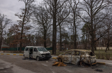 Πόλεμος στην Ουκρανία: Κατεστραμμένα οχήματα στα περίχωρα του Κιέβου