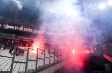 Επεισόδια κατά την αναμέτρηση ΠΑΟΚ - Μαρσέιγ - Φωτοβολίδα και καπνοί πάνω από τις εξέδρες του γηπέδου