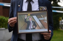 Ο δολοφονημένος βουλευτής της Βρετανίας, Ντέιβιντ Έιμες, σε κάδρο στο σημείο όπου δολοφονήθηκε