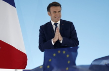 Ο Εμανουέλ Μακρόν σε ομιλία μετά τα αποτελέσματα του πρώτου γύρου των προεδρικών εκλογών στη Γαλλία