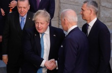 Ουκρανία: Τζόνσον και Μπάιντεν συζήτησαν για την ενίσχυση της βοήθειας