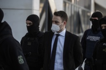 Ο καθ' ομολογία δολοφόνος της Καρολάιν Κράουτς, Μπάμπης Αναγνωστόπουλος, προσέρχεται στο δικαστήριο