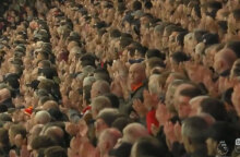 Ανατριχίλα στο Άνφιλντ όπου όρθιοι οι φίλαθλοι της Λίβερπουλ χειροκρότησαν τον Κριστιάνο Ρονάλντο στο 7ο λεπτό της αναμέτρησης