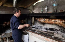 Σύμμαχος ο καιρός το Πάσχα 2022 στο σούβλισμα του αρνιού