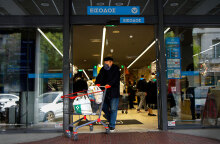 Τα περισσότερα σούπερ μάρκετ σήμερα Μεγάλη Παρασκευή ανοίγουν στις 13.00, σύμφωνα με το εορταστικό ωράριο