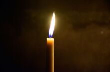 Στην Αθήνα το απόγευμα το Άγιο Φως	